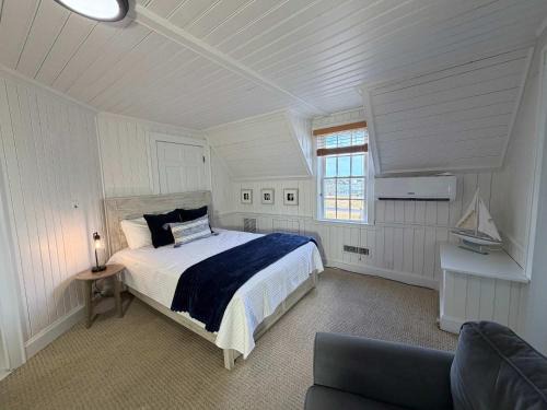 Ocracoke Hotel | 05-Sailing Suite at The Castle Inn