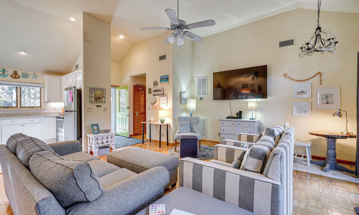 Southern Shores Cottage | 1/2 Mi to Beach Access: Southern Shores Gem + Deck