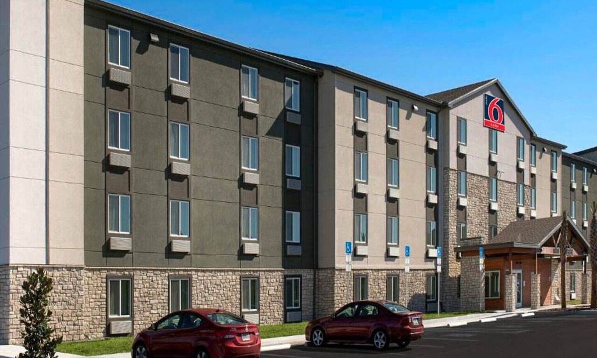 Bossier City Apartment | 1 Bed | ADA/RI Shower/Suite/Kitchen