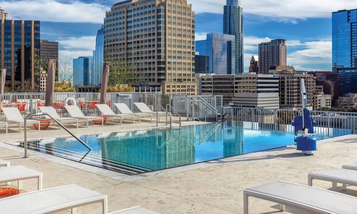 West End Condo | 1 Bedroom in the heart of Austin Amazing Rooftop Pool!