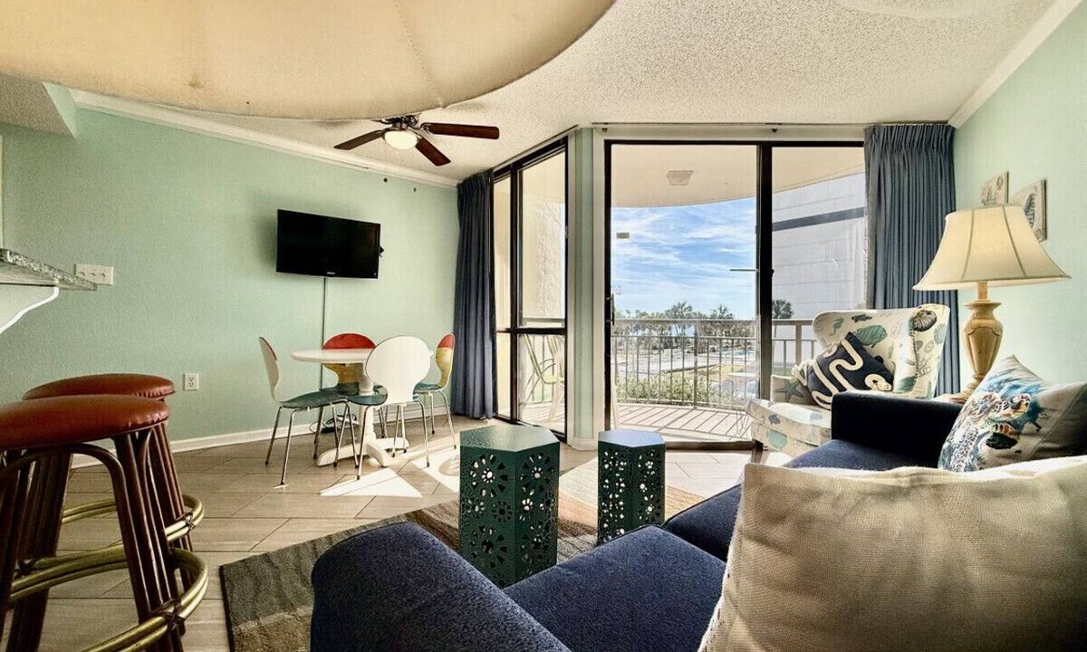 Myrtle Beach Condo | 1 Bedroom King bed MB 206