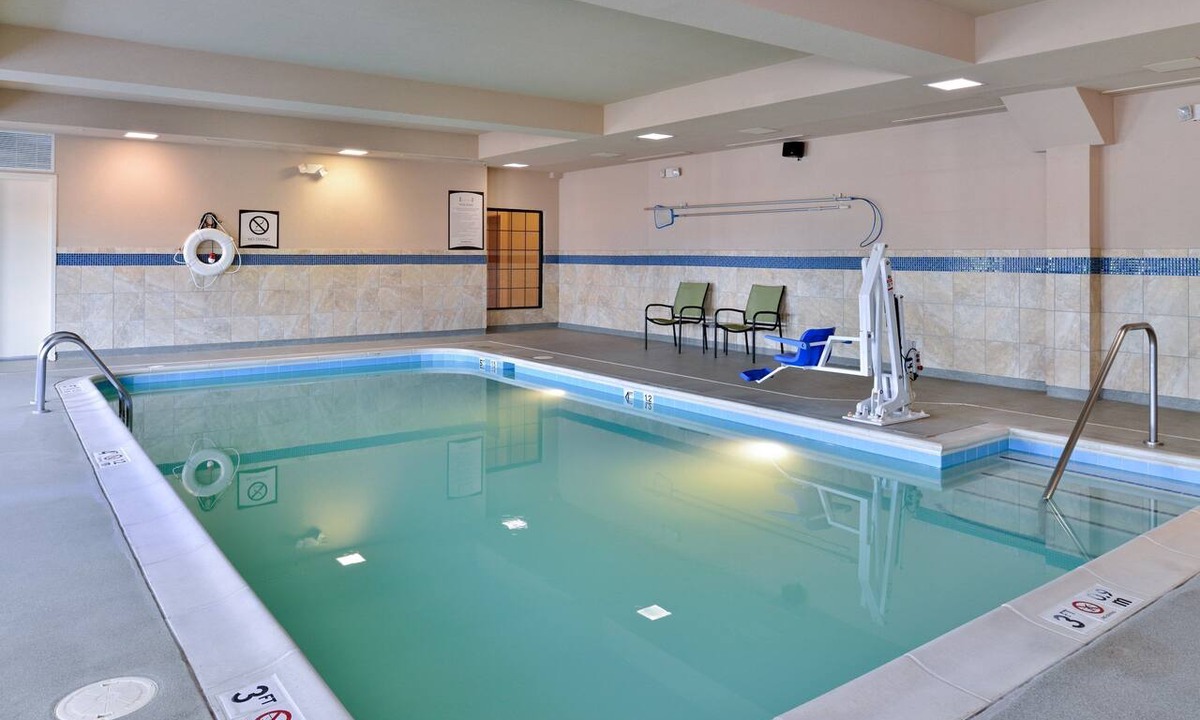 Aquia Harbour Condo | 1 Bedroom | Shared Indoor Pool. Free Breakfast