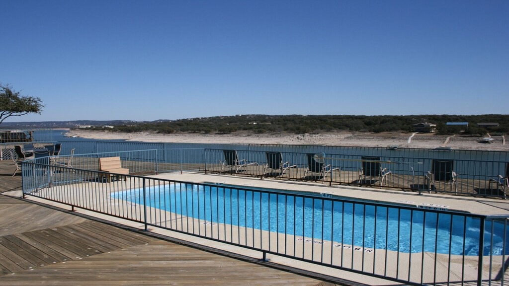 Briarcliff Apartment | 1 BR Waterfront Condo #104