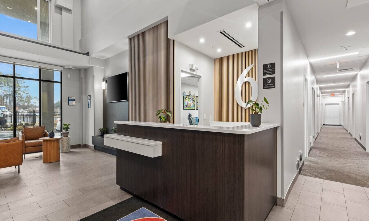 Sandston Apartment | 1 King Bed|NS| Kitchen