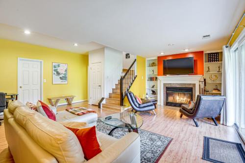 Columbia House | 1 Mi to Centennial Park: Gem w/Golf Course Views