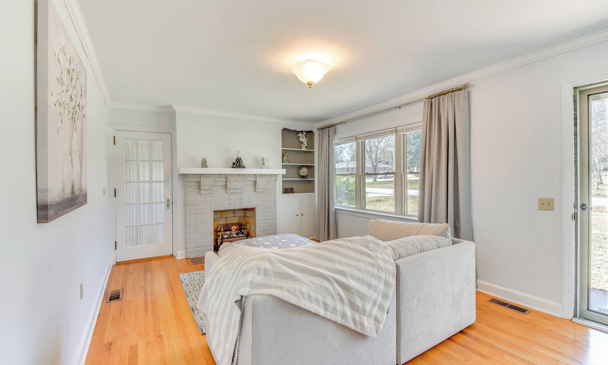 Hartwell House | 1 Mi to Dwtn Shops & Dining: Spacious Family Home