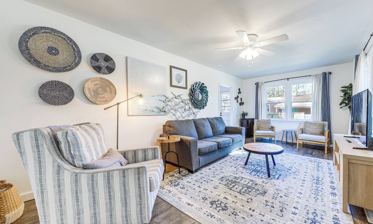 North Charleston House | 1 Mi to Park Circle: Pet-Friendly Home w/Yard