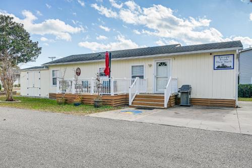 Garden City House | 1 Mi to Surfside Beach: Coastal Cottage