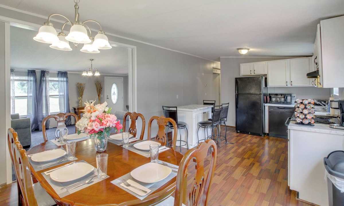 Albany House | 1 Mi to US Marine Base Albany: Cozy Getaway!