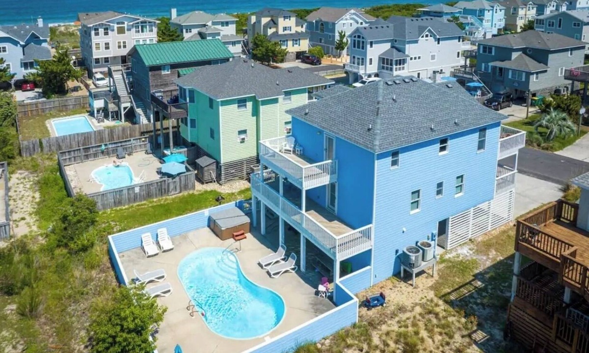 Ocean Sands House | 1 min private beach walk. Stylishly renovated with beach views! Hot tub & pool!