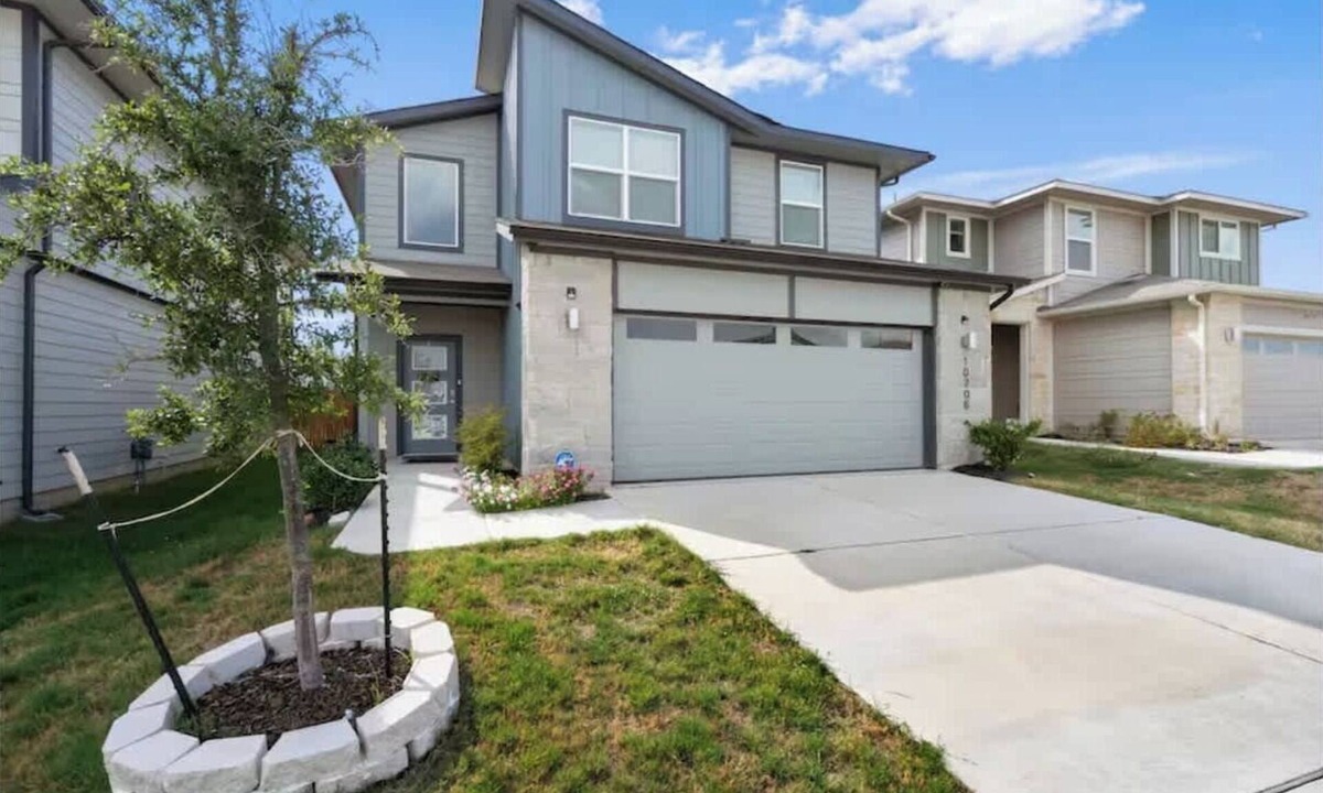 McNeil House | 10 Mi to Dtwn Austin Home w/Pool Access +Backyard