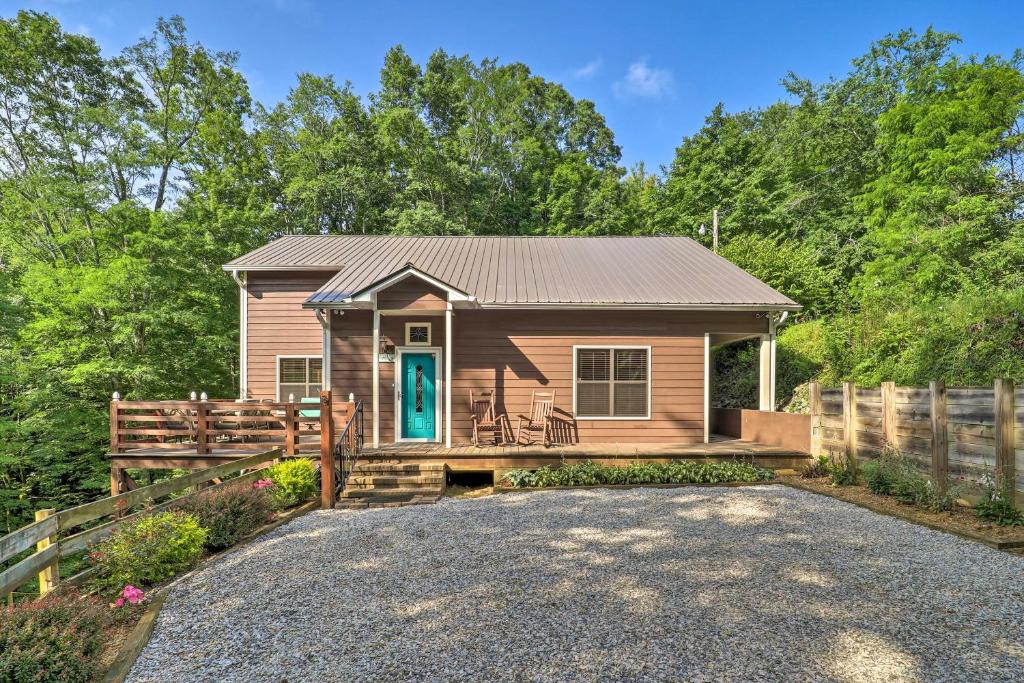 Newland House | 10 Mi to Grandfather Mountain: 'Wolfe Creek Cabin'