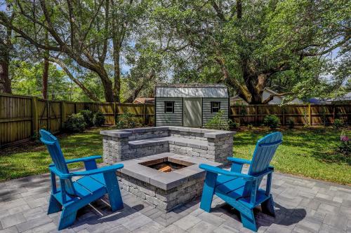 Charleston House | 1168 Wyndham Rd