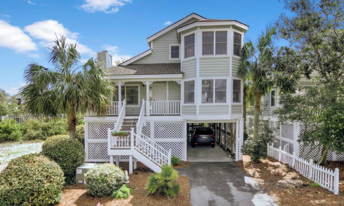 Pelican Bay House | 15 Pelican Bay by AvantStay | ️ Close to Beach and Pool!