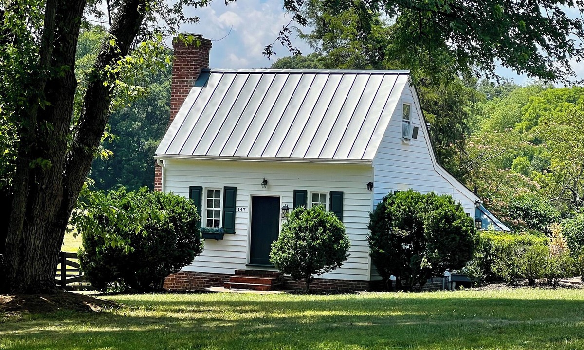 Cobham Cottage | 1700"s Historic Summer Kitchen Cottage #147&Pool, a National & Virginia Landmark