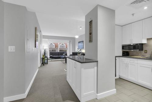 Penn Quarter Apartment | 1BR Fully Furnished Apartment near National Museum