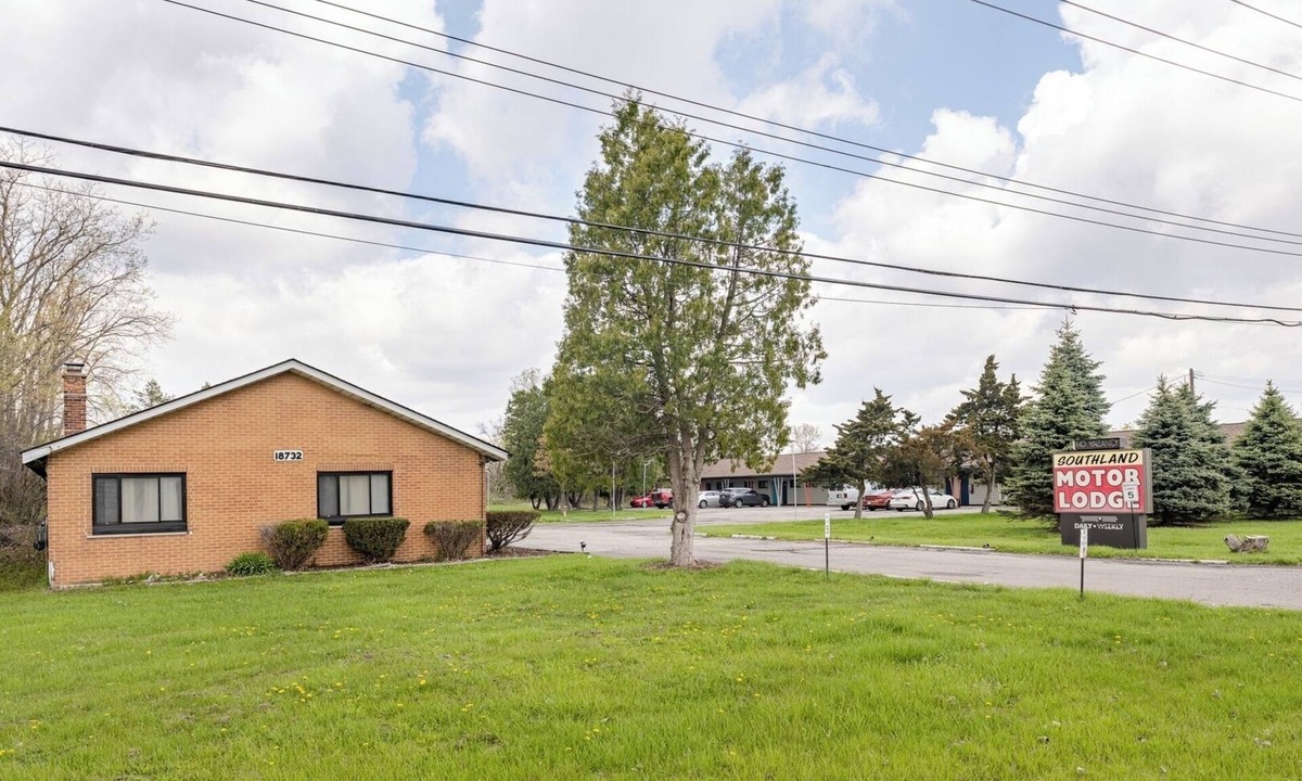 Riverview Apartment | 1BR w/Smart TV | AC | Self Check-in | MI