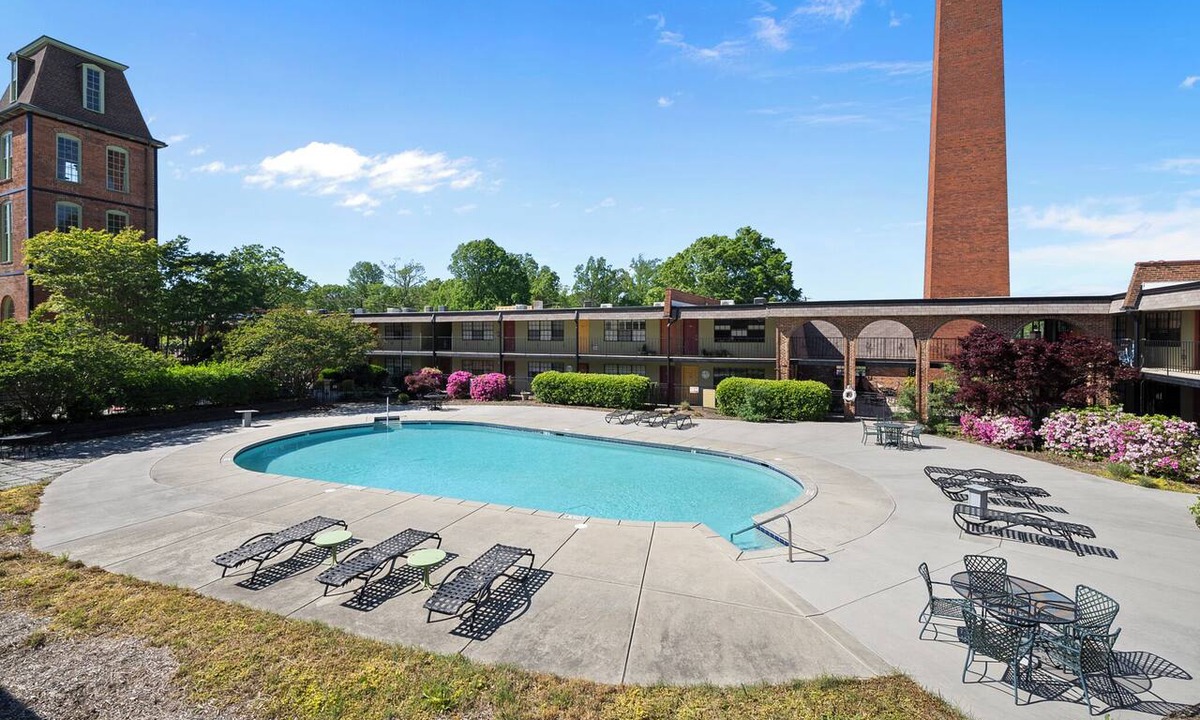 Downtown Condo | 1st Floor Condo outdoor pool