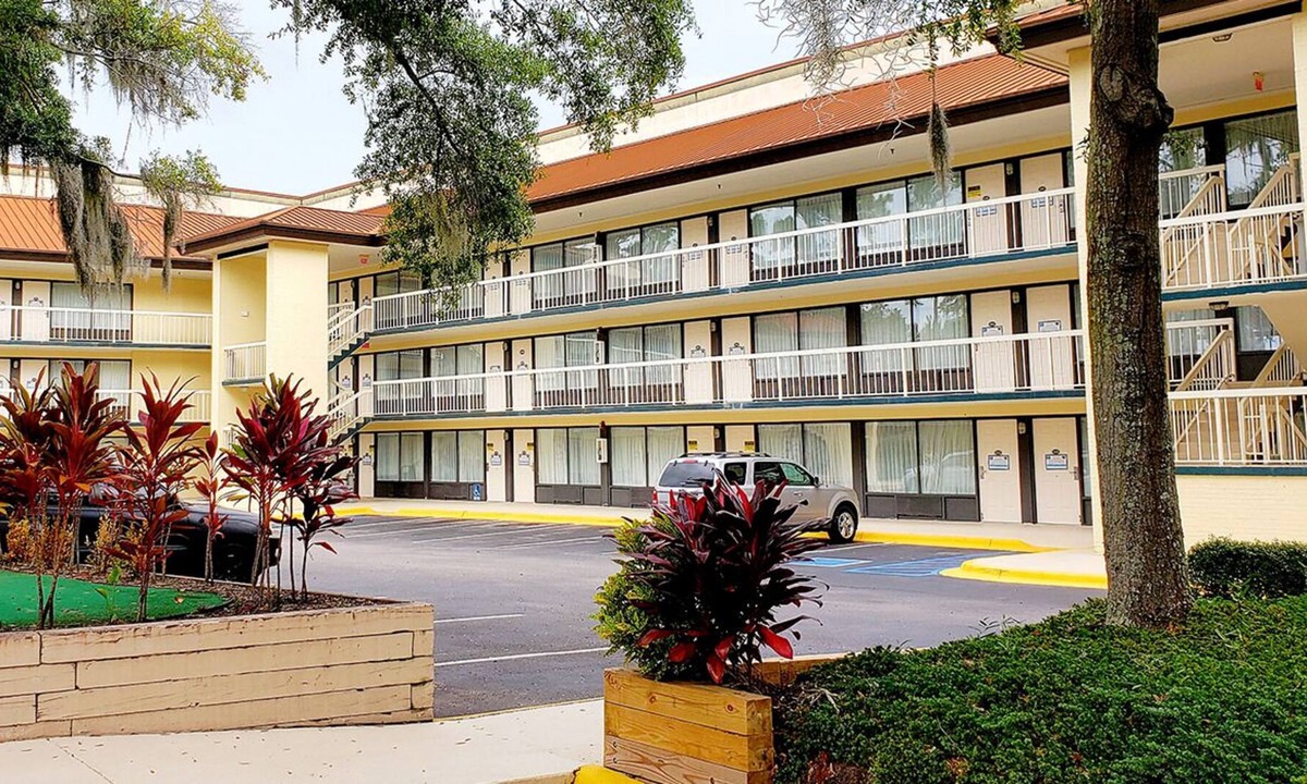 Palmetto Dunes Hotel | 1st Floor Room Simple Rewards Inn"