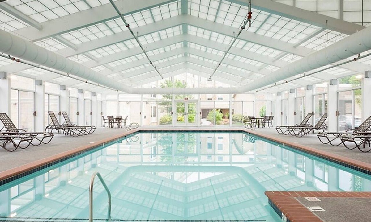 Williamsburg Condo | 2 BDRM HISTORIC PATRICK HENRY SQUARE INDOOR SALTWATER POOL 24 HOUR GYM LOCATION