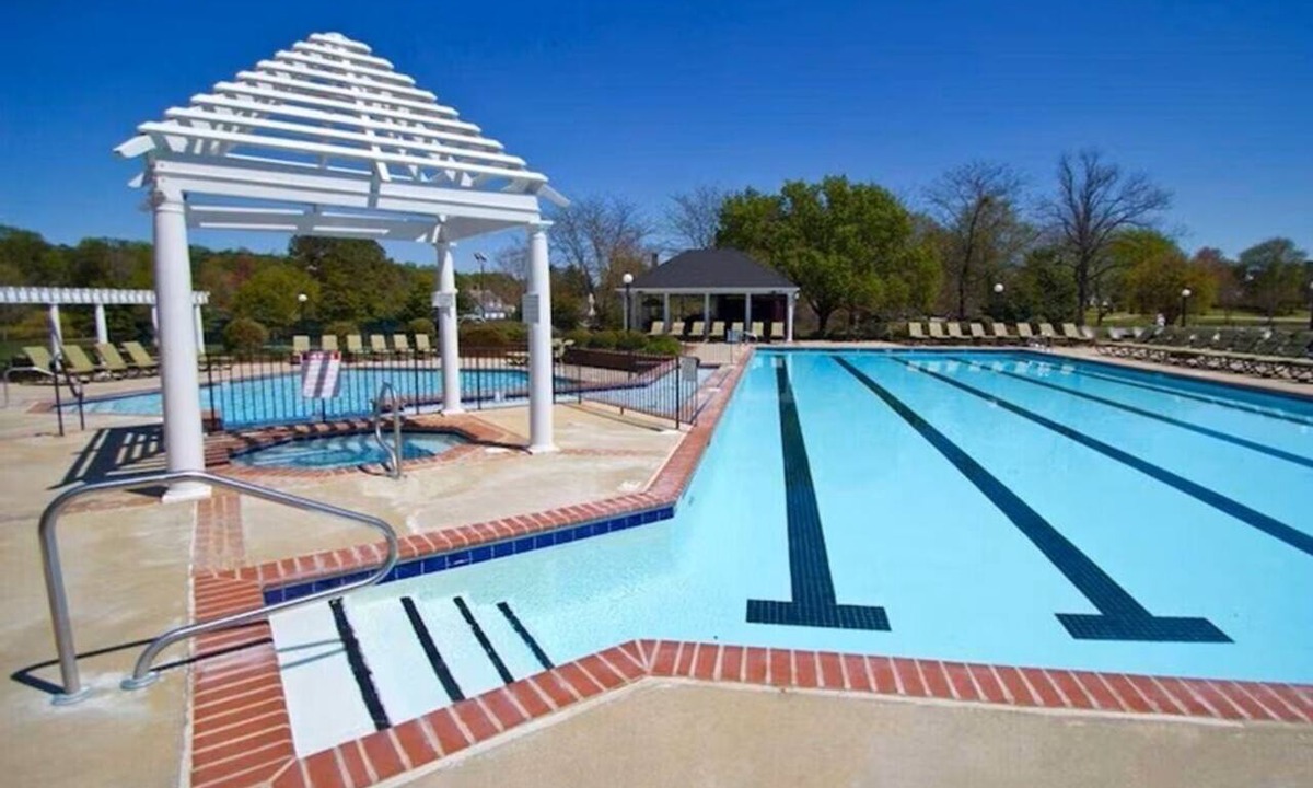 Berkeley Condo | 2 BDRM HISTORIC POWHATAN NEAR BUSCH GARDENS INDOOR OUTDOOR POOLS HOT TUB SPA