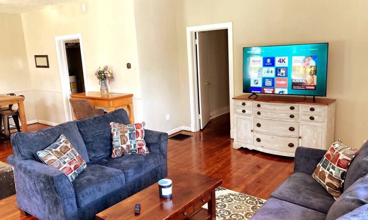 Columbus Apartment | 2 bed 1 bath, 5 min to downtown, 12 min to base