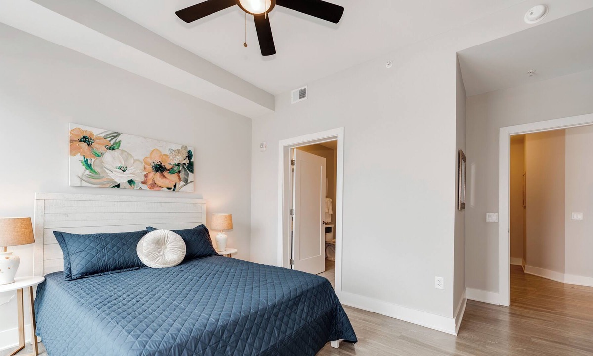 Third Ward Apartment | 2 Bedroom apartment NO BALCONY near Convention Center Pet Friendly