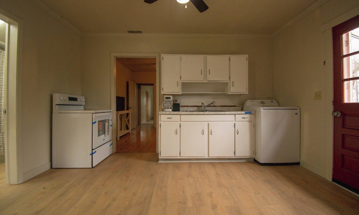 North Wilkesboro Apartment | 2-bedroom APT in downtown N. Wilkesboro - travel nurse or long term stay welcome