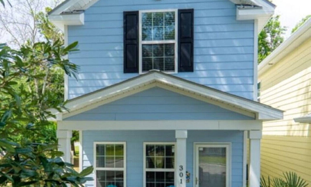 Myrtle Beach Cottage | 2 Bedroom Coastal Cottage 1 block to the beach
