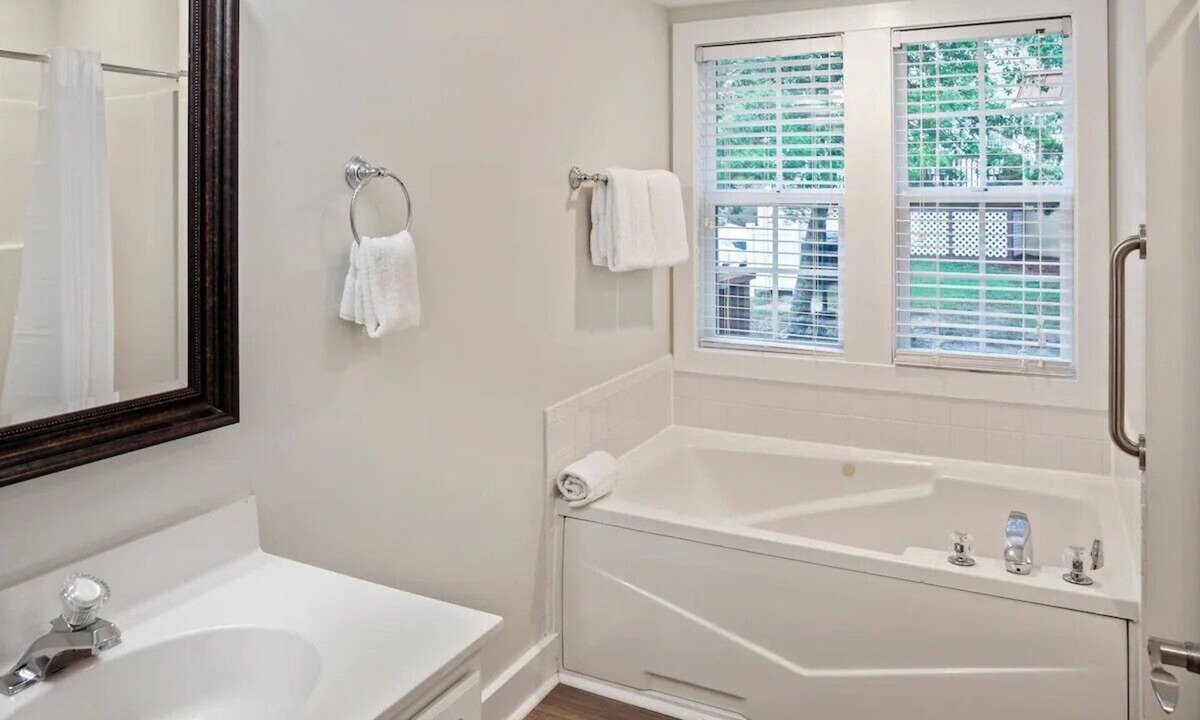 Lackey Cottage | 2 Bedroom Cottage in Williamsburg over July 4th Weekend