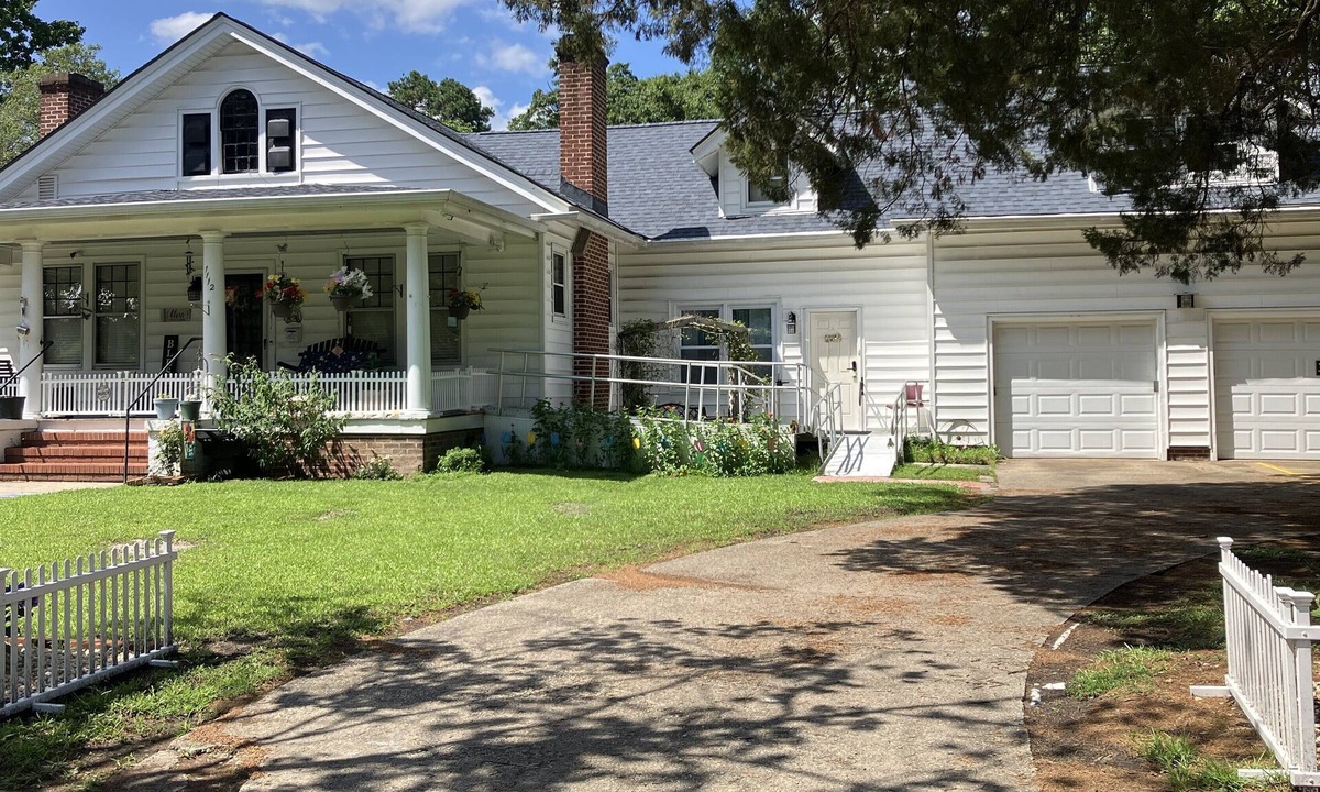 Elizabeth City Apartment | 2-bedroom Efficiency studio in peaceful Elizabeth City with AC