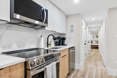 Le Droit Park Apartment | 2-Bedroom Garden Suite, Private Entrance & Washer & Dryer, U Street