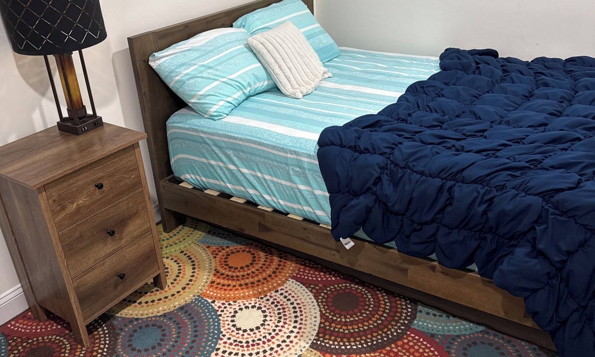 Waldorf House | 2 bedroom in a basement With 1 Private Bathroom and 1 share Bathroom
