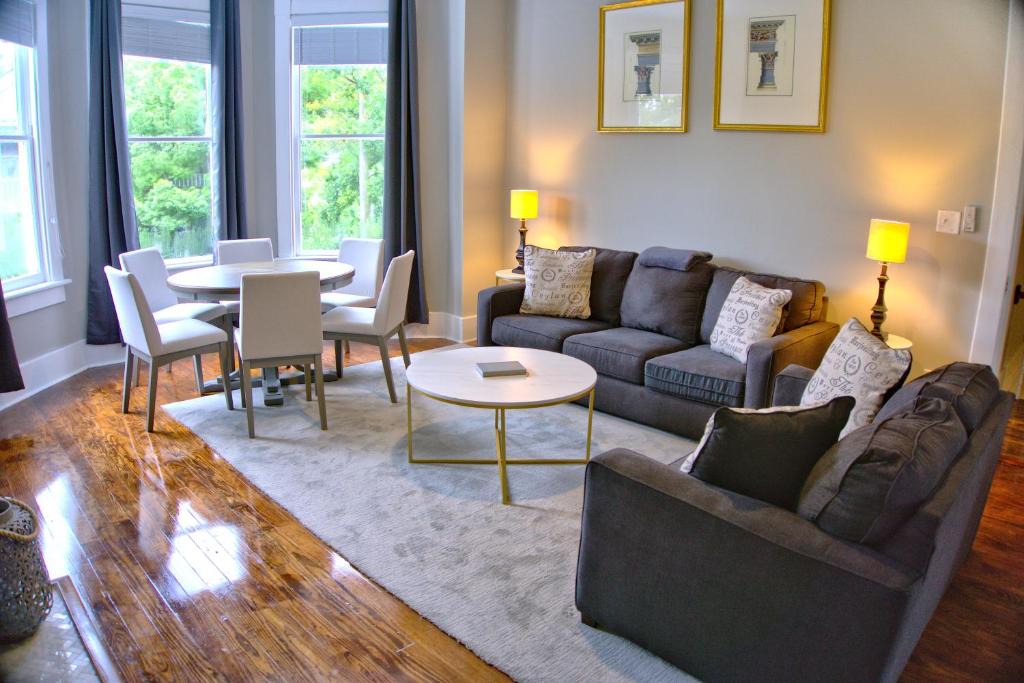 Dixon Park Apartment | 2 Bedroom Newly Renovated Townhome in Historic Savannah