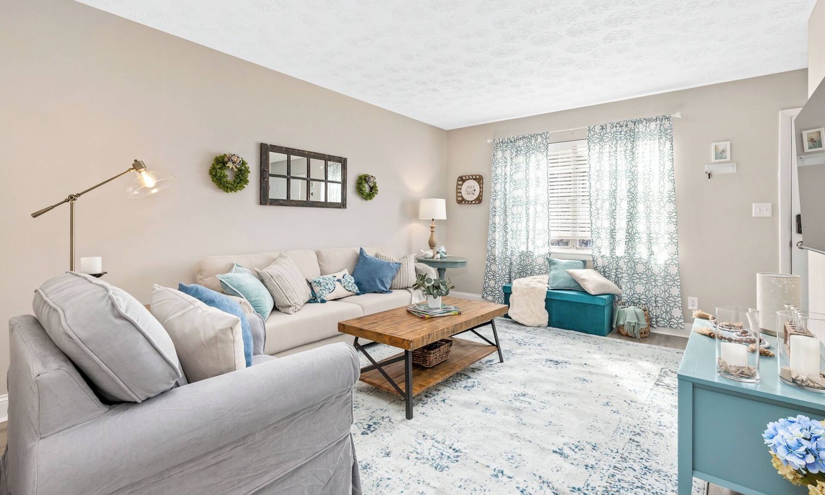 Gainesville House | 2 BR/1.5 BA Townhome, Pets OK, Near NGMC, Longer Stays OK, In-Unit W/D