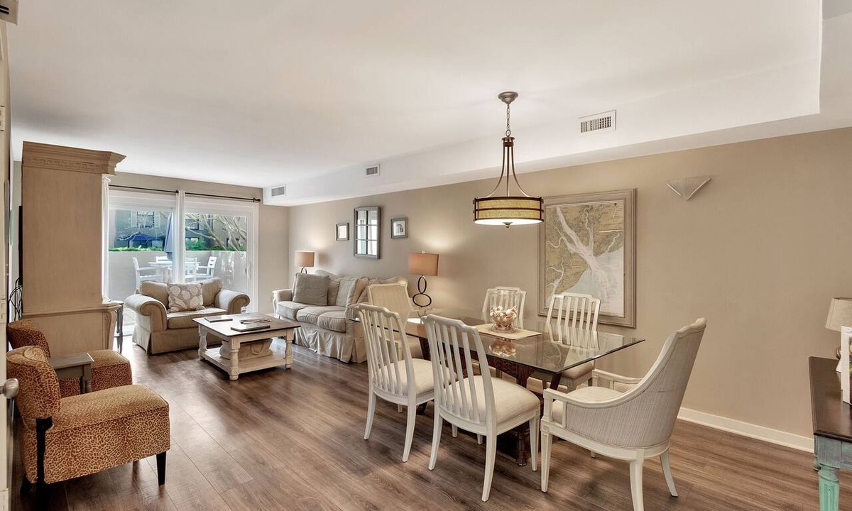 Harbour Town Condo | 2 BR TH 1.5 Bath Sofa Bed Sleeps 6 Harbour View bPatio Pool WIFI