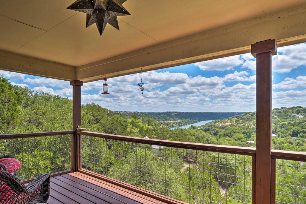 Apache Shores House | 2 Furnished Decks & Lake Views: Austin Escape