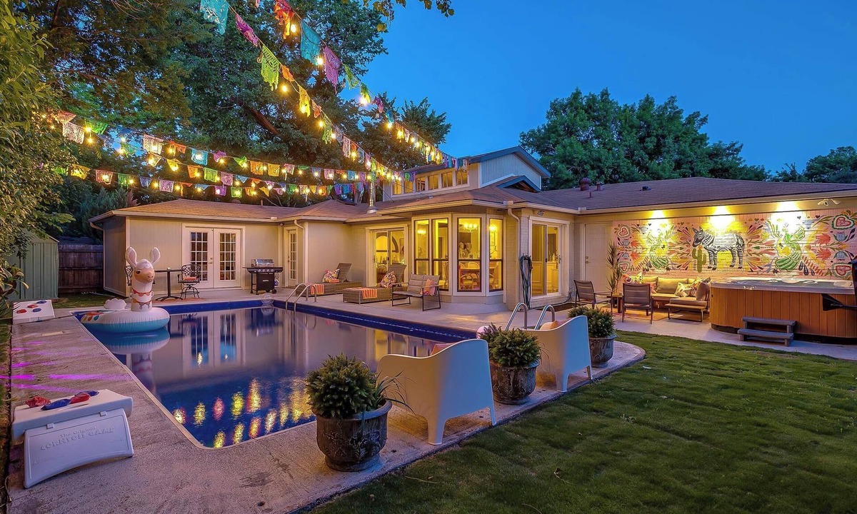 Westworth Village House | 2 Homes + 2 Pools near Stockyards & Dickies