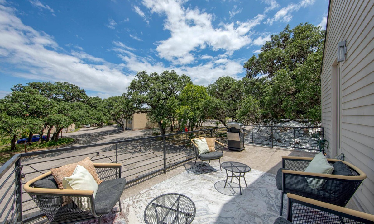 Galindo House | 2 Homes in 1! Centrally located near SoCo