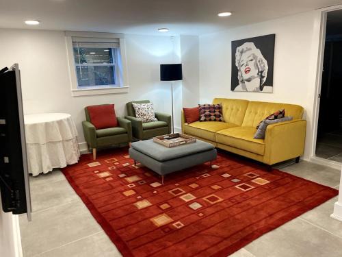 Fairlawn Apartment | 2 master bedrooms, 2 5 bath cozy apartment