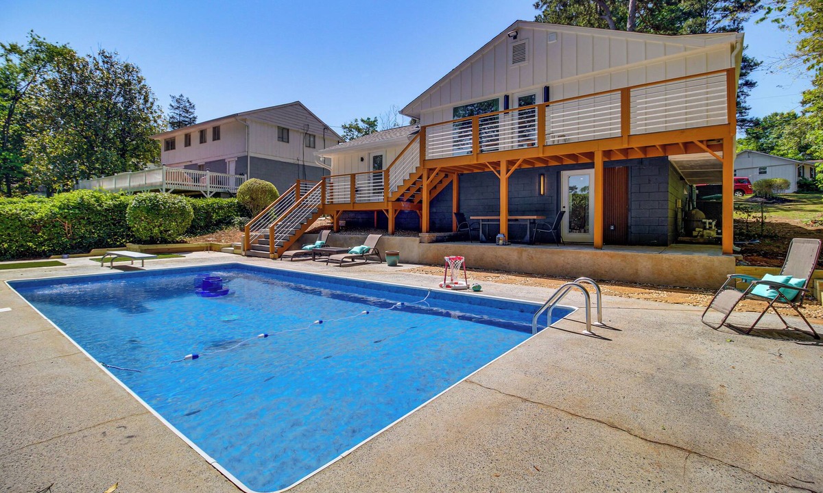 Smyrna House | 2 Mi to Truist Park! Modern Gem w/Pool & Fire Pit