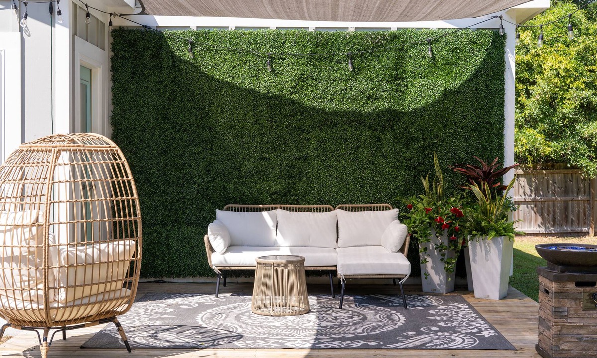 Newport House | 2 Minutes from the Water! Pet-Friendly Fully Fenced Backyard!