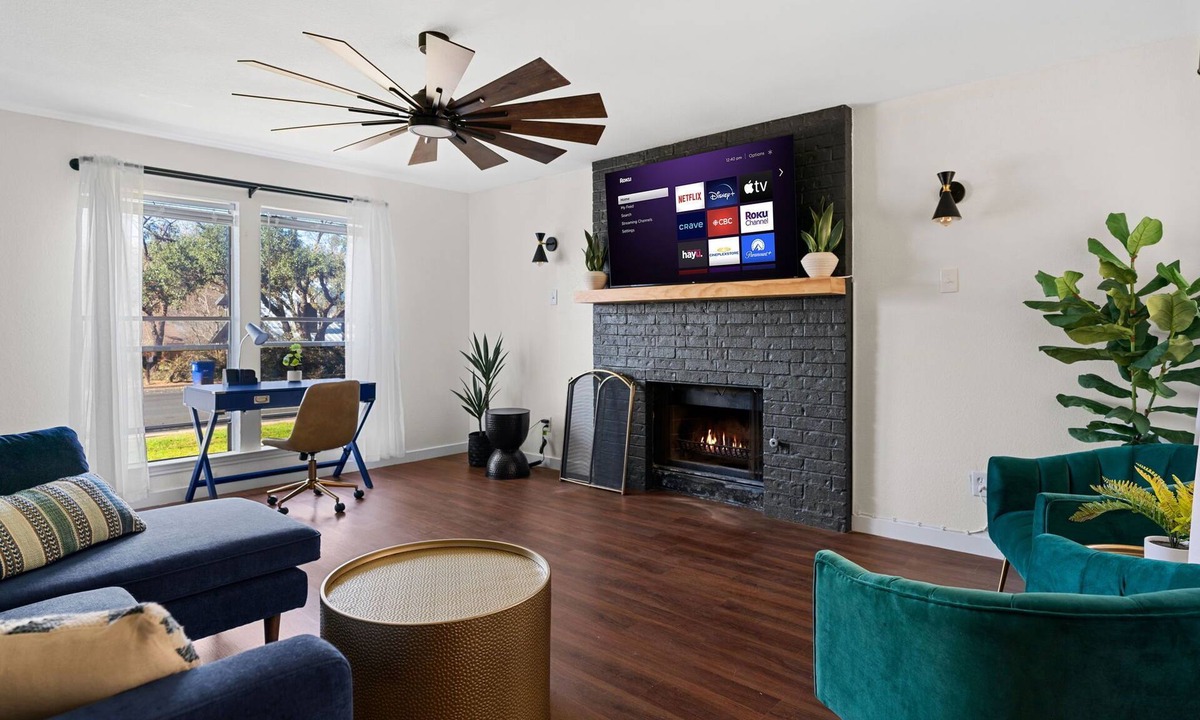 Austin House | 2 Mirrored Units- Fire pits and grill, walk to Starbucks, HEB, restaurants