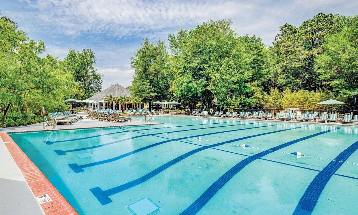 Sea Scape Hotel | 2 Scenic 3BR Suites w/Kitchen: 1.1 Miles to Kitty Hawk Beach & Nature Trails