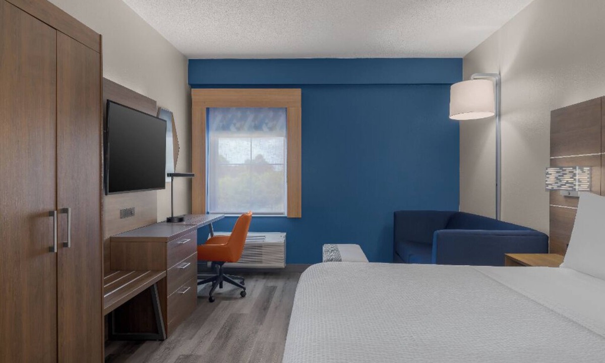 Myrtle Beach Hotel | 2 Spacious Rooms w/Outdoor Pool Access & Free Parking | Myrtle Beach -2.6 miles