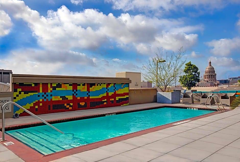 Museum District Hotel | 2-Star Hotel ∙ Hampton Inn and Suites Austin University Capitol