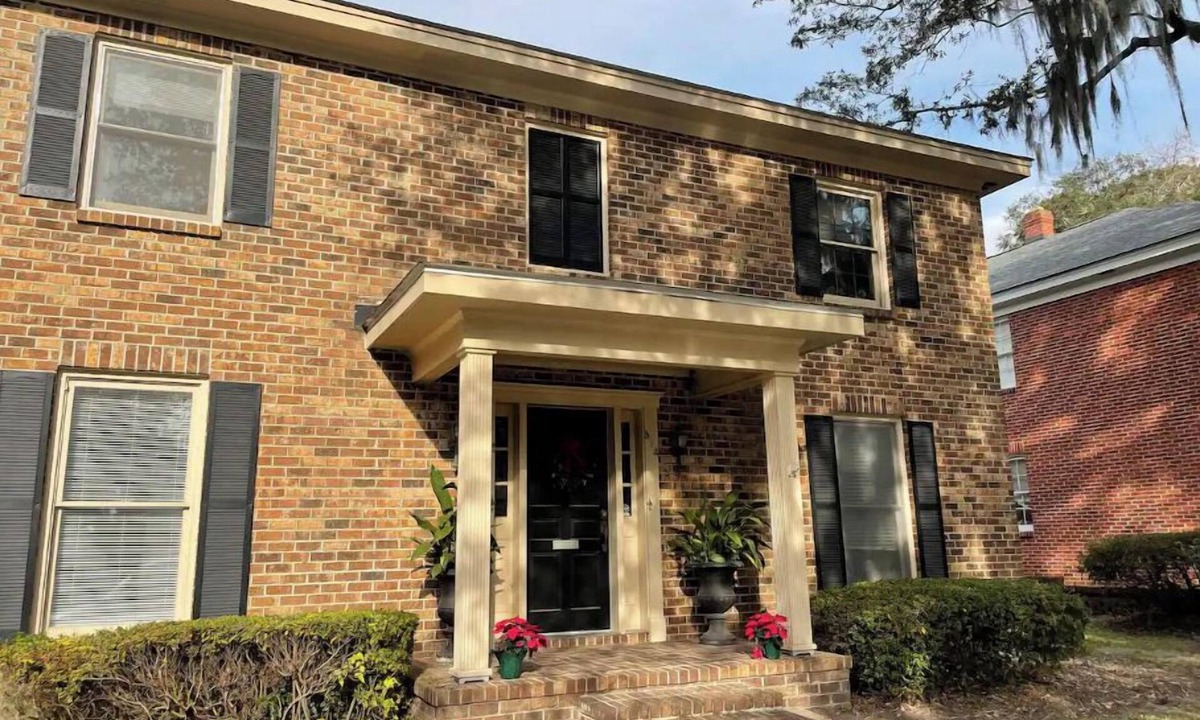 Midtown Apartment | 2 Story apartment in Ardsley Park with patio.