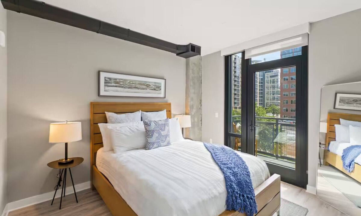 Navy Yard Apartment | 2 Units | Breathtaking DC Getaway w/Rooftop Views | Walk to Parks & Museums