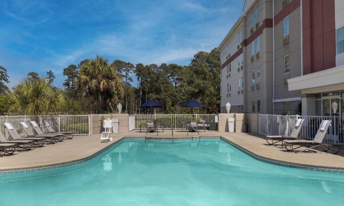 Myrtle Beach Hotel | 2 Weekend Getaway Rooms | Free Parking & Breakfast, Onsite Pool & Hot Tub