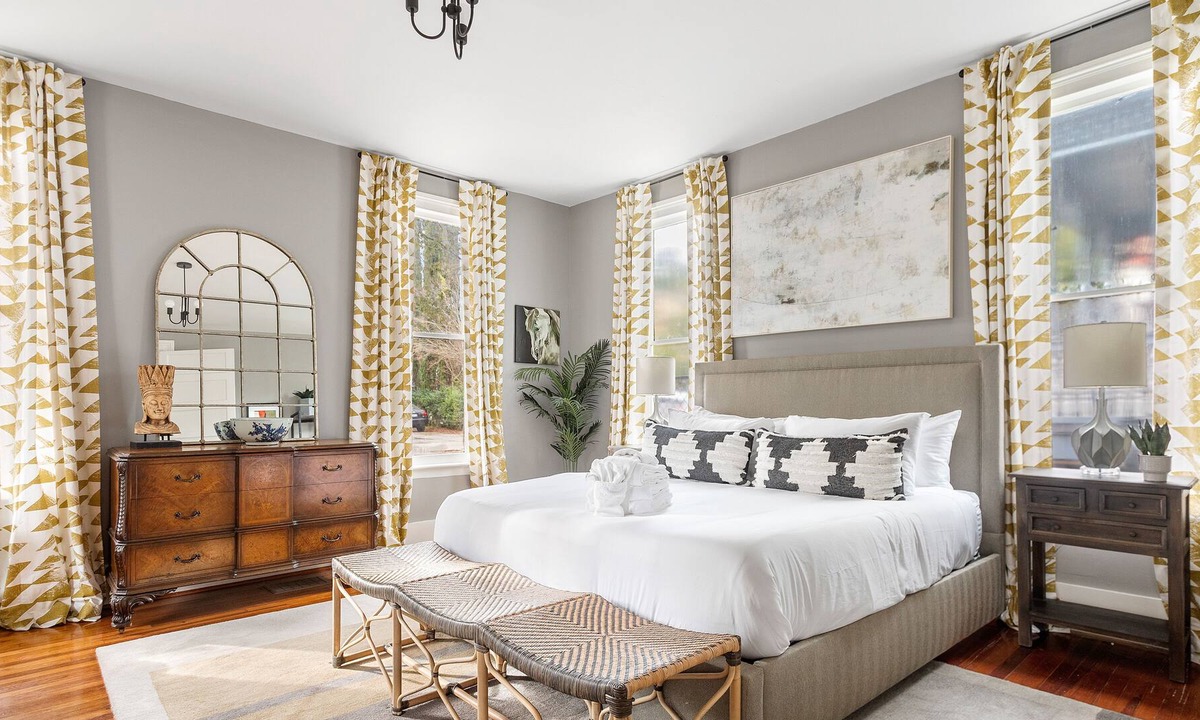 Downtown Charleston Apartment | 234 Ashley Ave, unit A